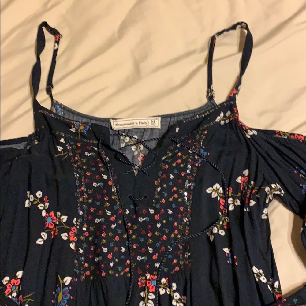 ABERCROMBIE AND FITCH OPEN SHOULDER FLORAL TOP